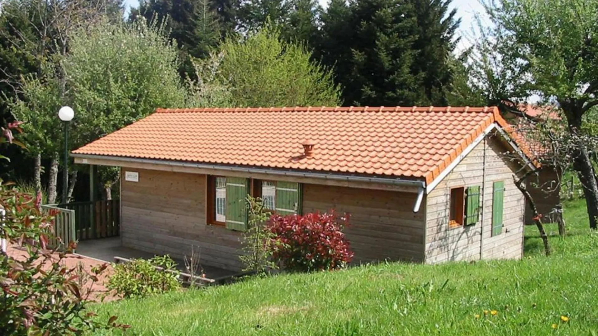 Chalet 35M² Pmr Avec Terrasse, 2 Chambres, Piscine, Activites De Plein Air, Animaux Acceptes - Fr-1-496-243 Saint-Rirand