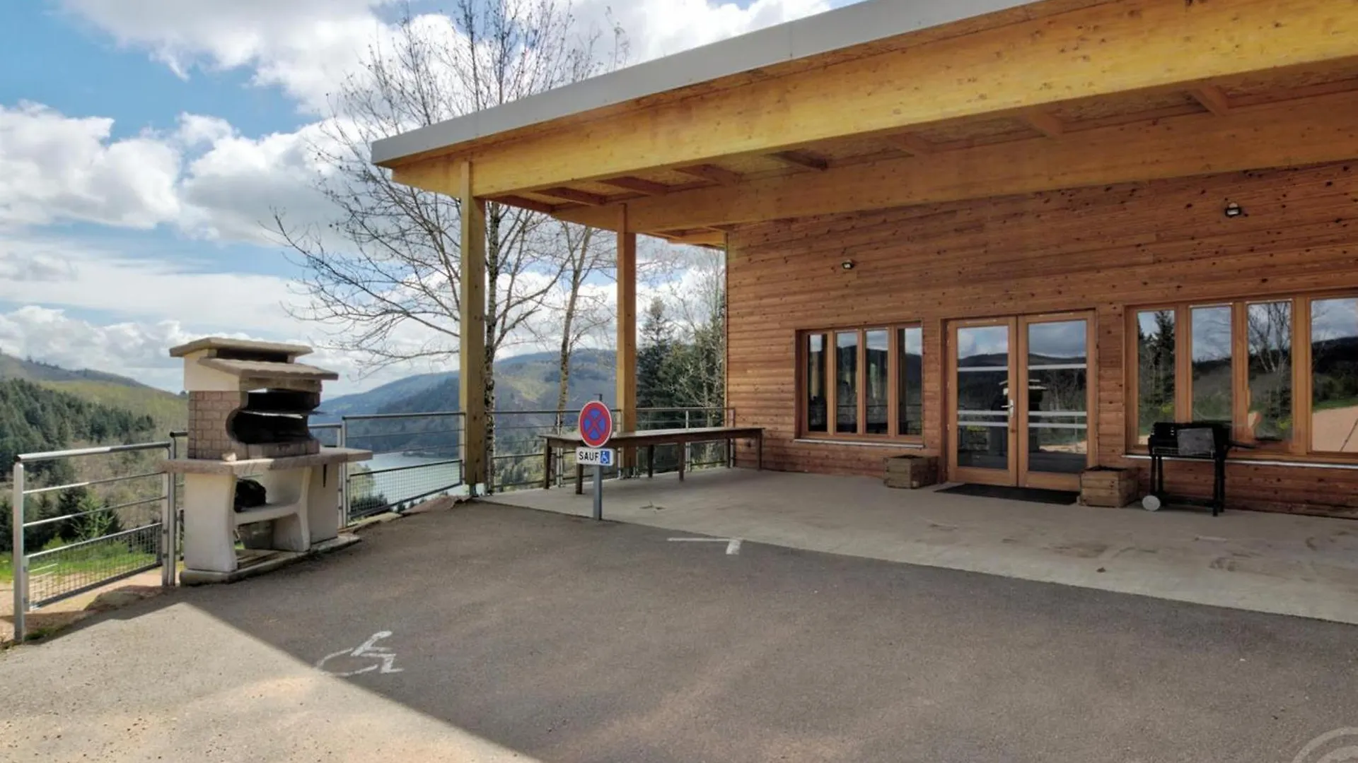 Holiday home Chalet 35M² Pmr Avec Terrasse, 2 Chambres, Piscine, Activites De Plein Air, Animaux Acceptes - Fr-1-496-243 Saint-Rirand