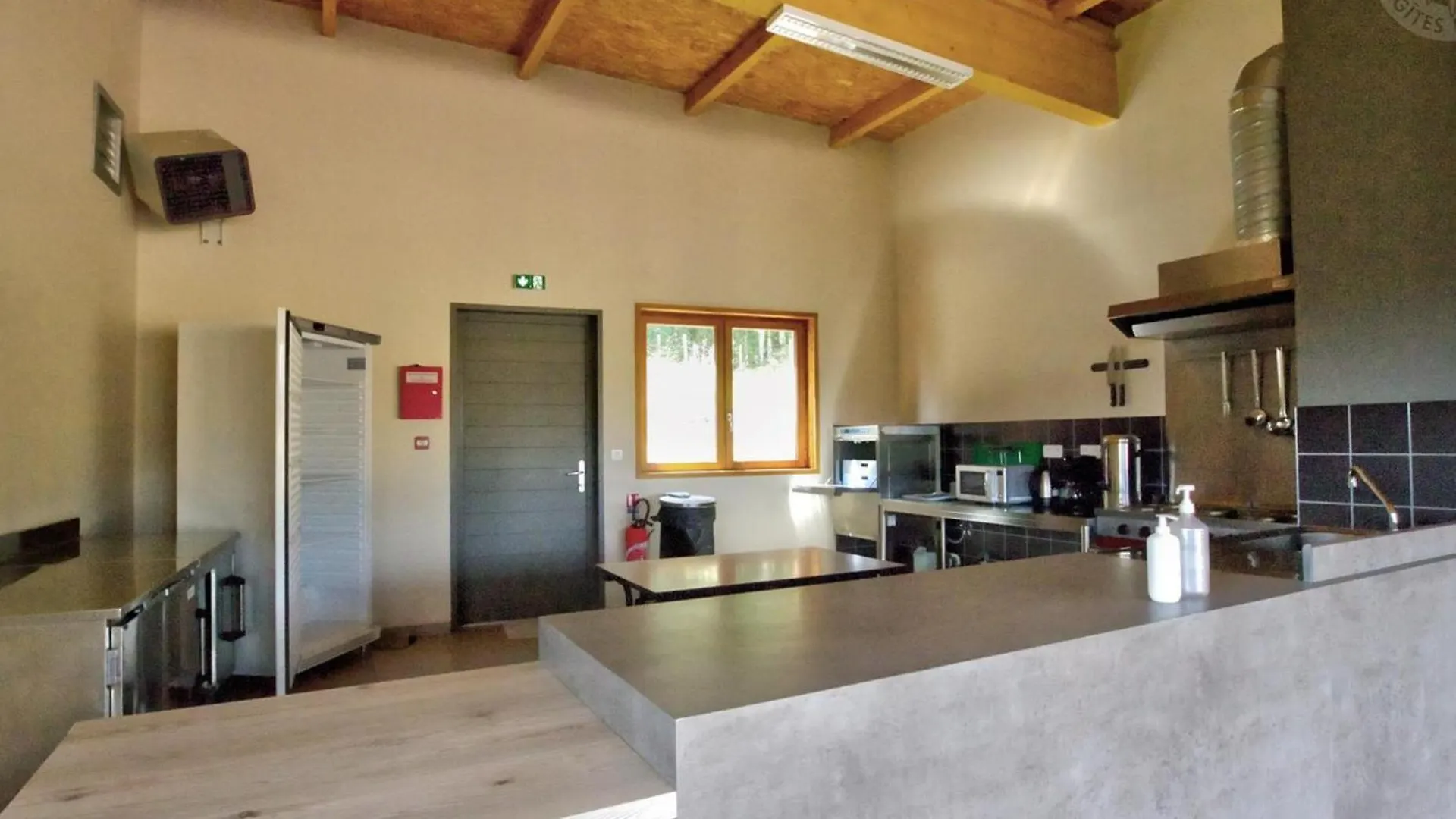Holiday home Chalet 35M² Pmr Avec Terrasse, 2 Chambres, Piscine, Activites De Plein Air, Animaux Acceptes - Fr-1-496-243 Saint-Rirand France