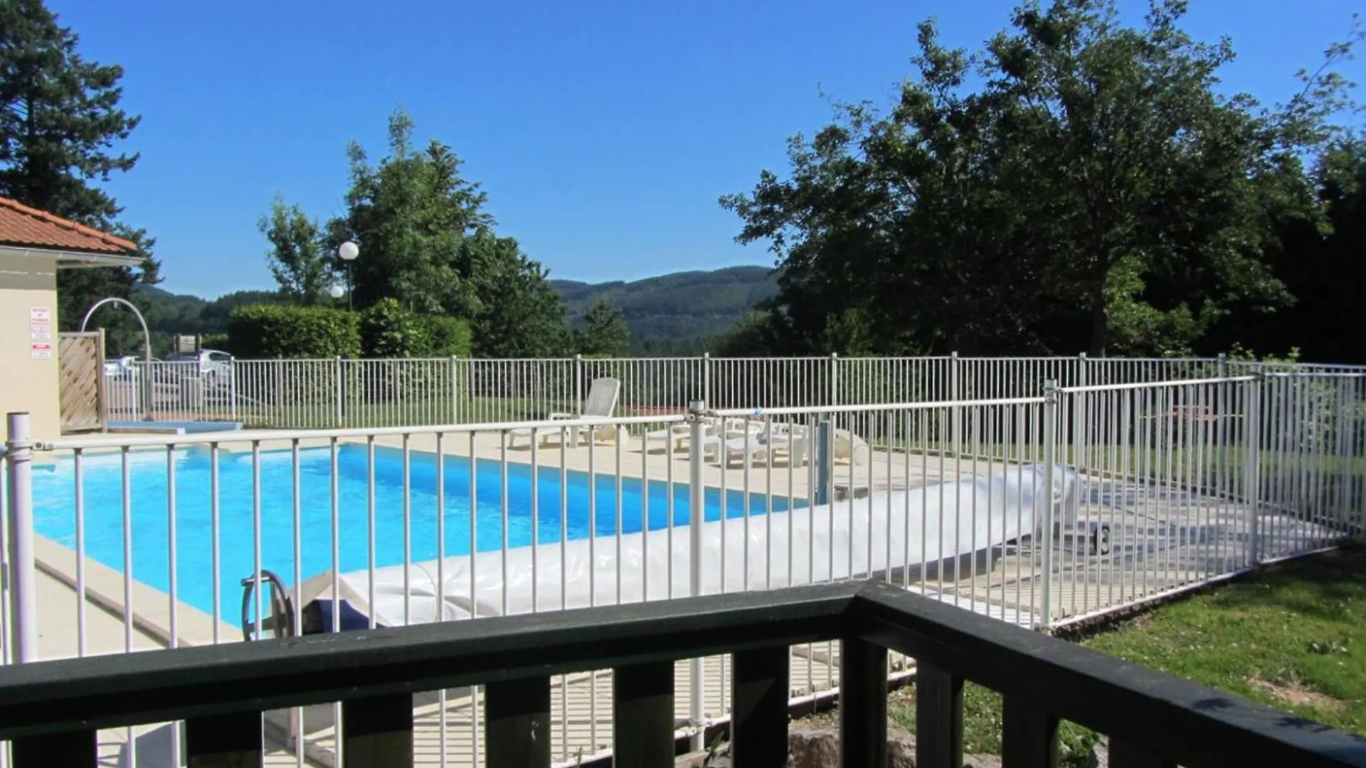 Holiday home Chalet 35M² Pmr Avec Terrasse, 2 Chambres, Piscine, Activites De Plein Air, Animaux Acceptes - Fr-1-496-243 Saint-Rirand France