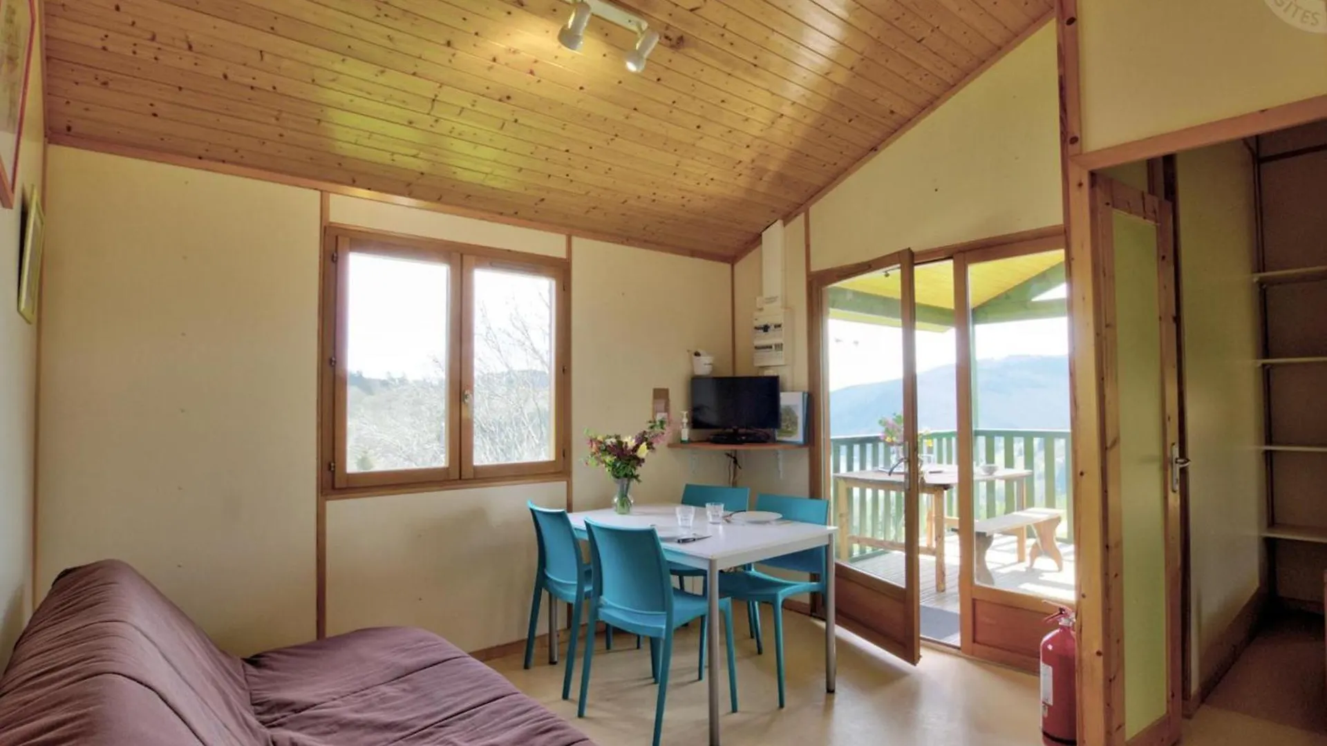 Chalet 35M² Pmr Avec Terrasse, 2 Chambres, Piscine, Activites De Plein Air, Animaux Acceptes - Fr-1-496-243 Saint-Rirand Holiday home