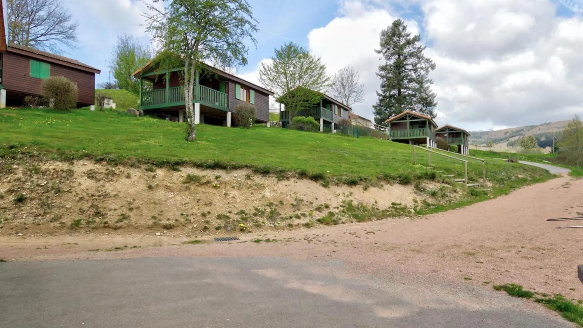 Chalet 35M² Pmr Avec Terrasse, 2 Chambres, Piscine, Activites De Plein Air, Animaux Acceptes - Fr-1-496-243 Saint-Rirand France
