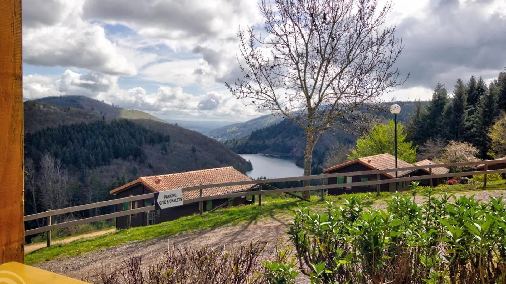 Chalet 35M² Pmr Avec Terrasse, 2 Chambres, Piscine, Activites De Plein Air, Animaux Acceptes - Fr-1-496-243 Saint-Rirand 0*,  France